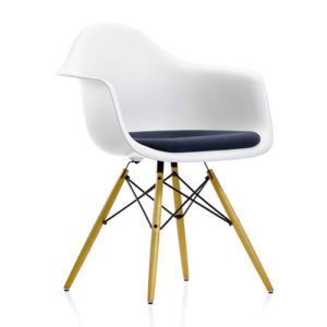 Vitra---Eames---Design---Kontormoebler---Eames-Plastic-Arm-Chair-DAW